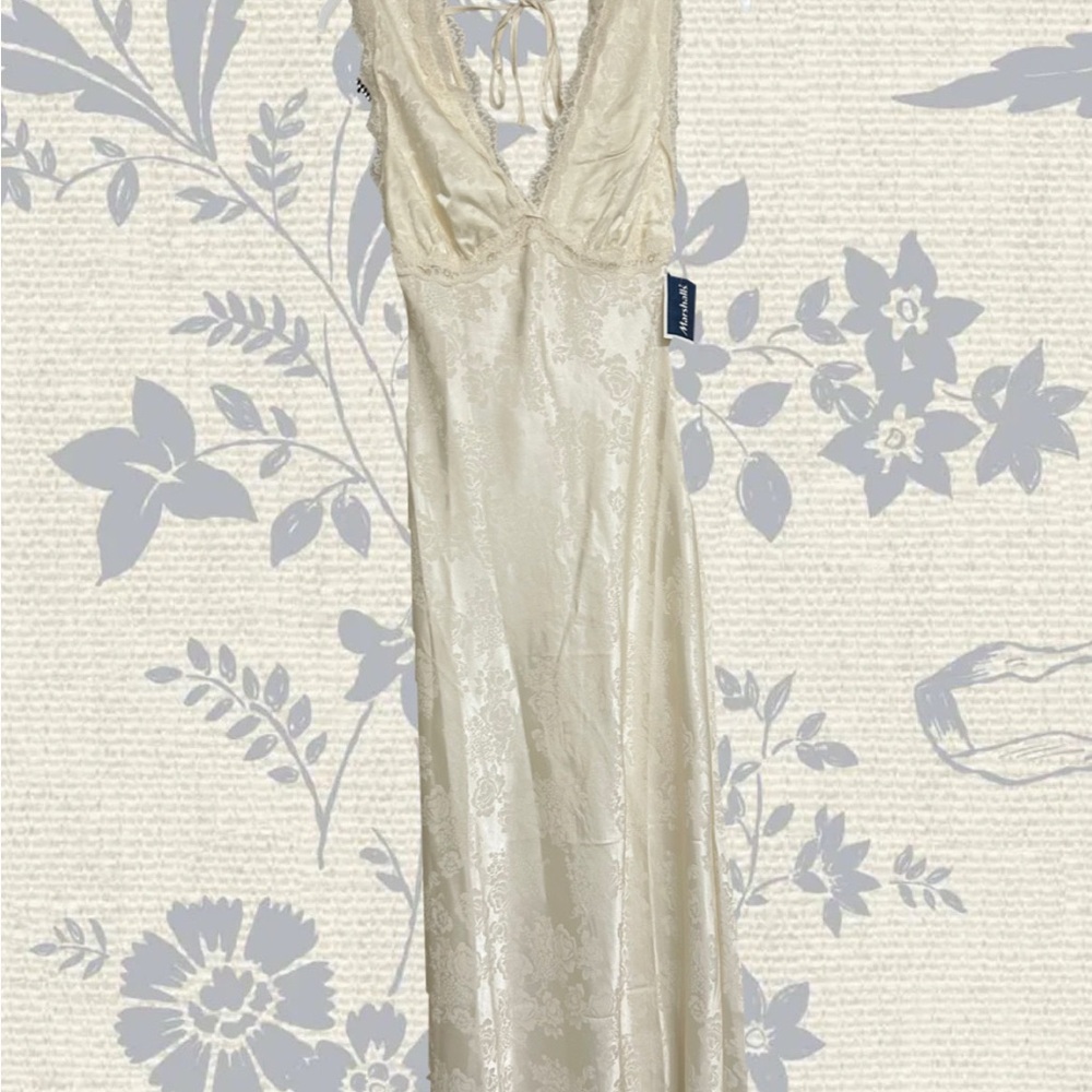 Ivory Lace-Accent Maxi Dress - Picture 3 of 6